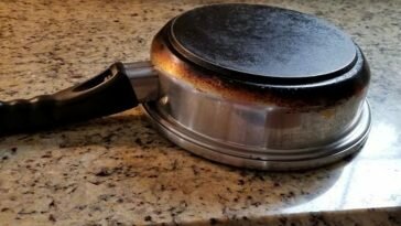 Tips Mudah Membersihkan Kerak Hitam Pada Pantat Panci